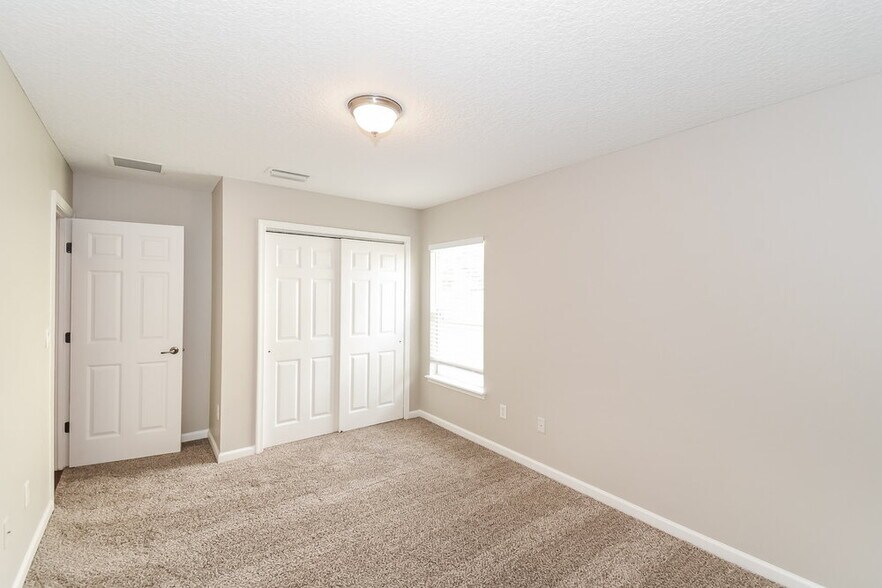 Building Photo - 875 Woodbridge Hollow N