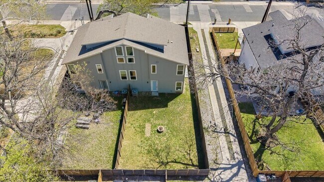 Building Photo - 1114 Walton Ln