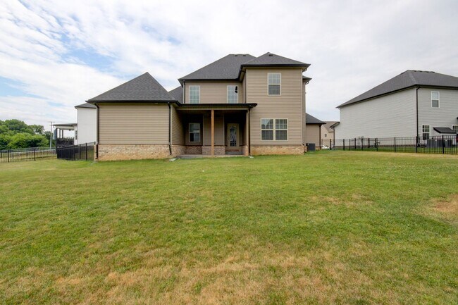 Building Photo - mega Huge wow. 4 bed 3 bath.