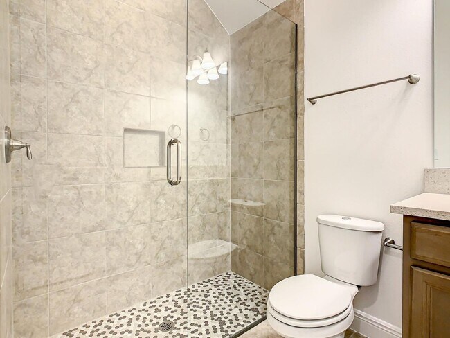 Building Photo - Eagle Creek Luxury Home