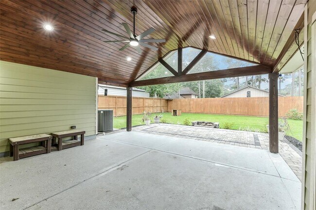 Building Photo - 15407 Cypress Gdns Dr