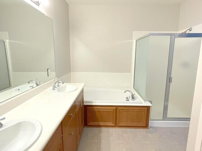 Building Photo - Month to month Rental ! Beautiful & Spacious End Unit Home in Shelbourne at Windemere! Top Rated ...