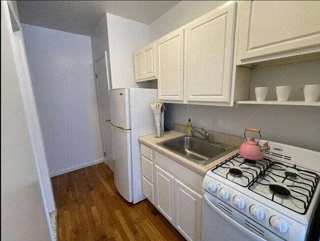 Building Photo - 410 E 60th St