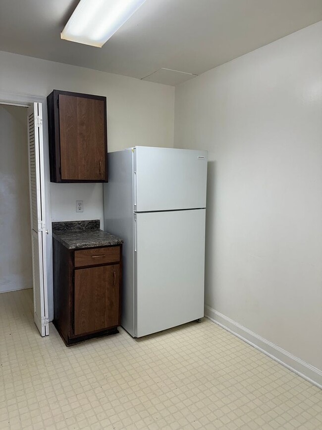 Building Photo - 2 Bedroom/2 bath Townhome