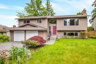Building Photo - 4 Bedroom 3 Bath Split Level Kirkland
