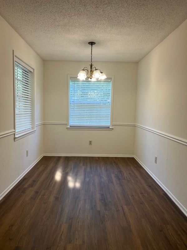 Building Photo - 2512 Lasalle Dr