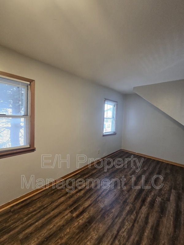 Building Photo - 526 N Martinson Ave