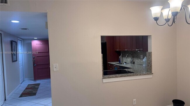 Building Photo - 227 Lakeview Dr