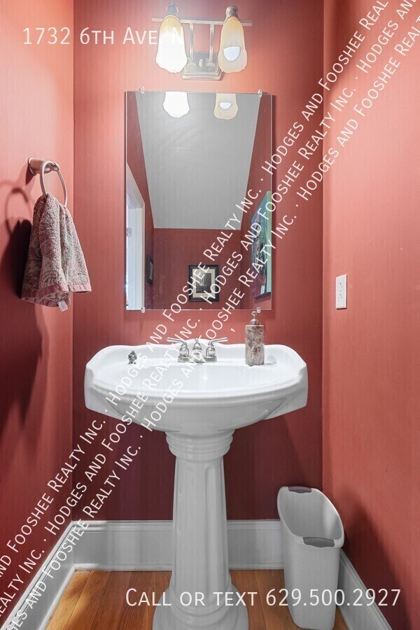 Building Photo - 1732 6th Ave N