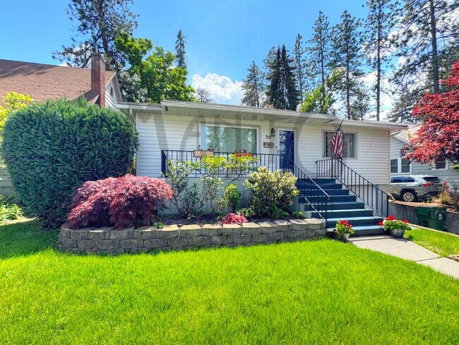 Building Photo - Tranquil Home Steps from Manito Park