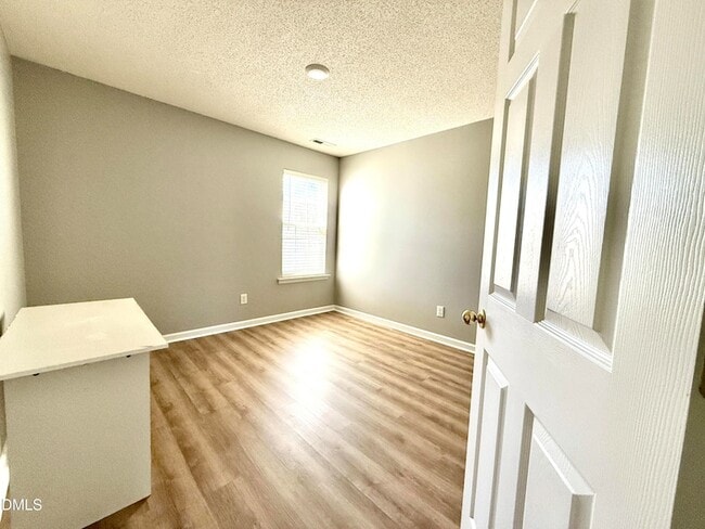 Building Photo - 316 Valley Glen Dr