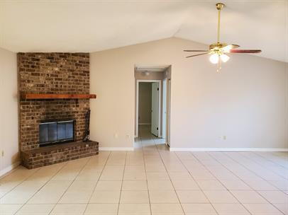 Building Photo - Spacious 3 bedroom house with large screened back porch