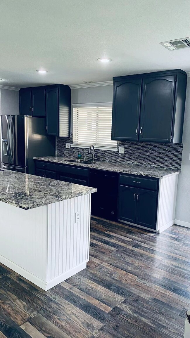 Building Photo - 711 Sandpiper Ln