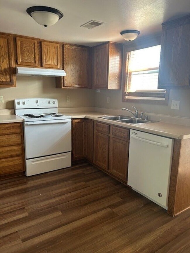 Building Photo - 4 Unit at 5309-5315 45th Street.