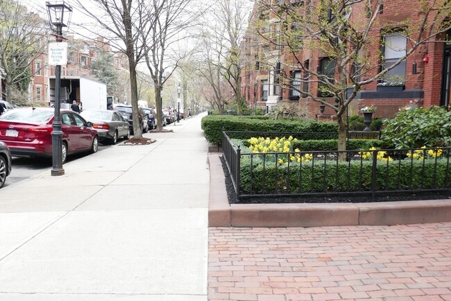 Building Photo - 404 Marlborough St