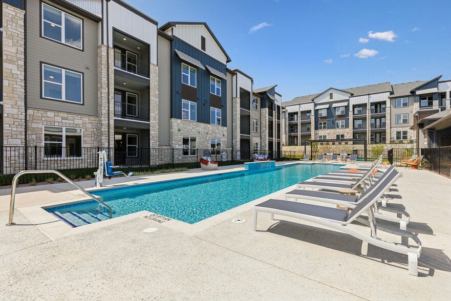 Building Photo - Bandera Ridge