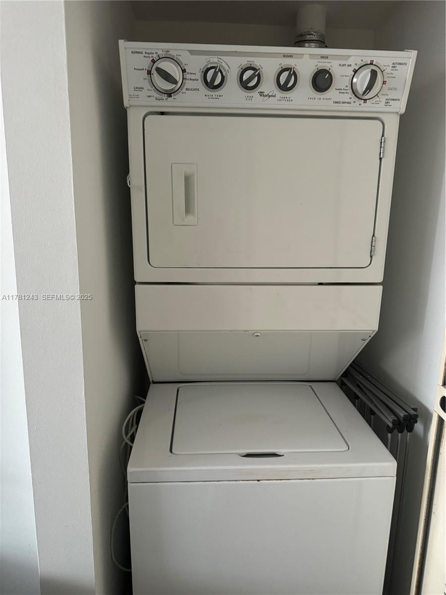 Building Photo - 111 E Flagler St