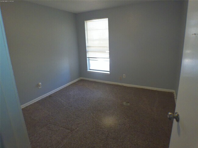 Building Photo - 15914 Willbriar Ln