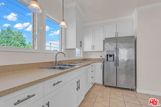 Building Photo - 6627 W 6th St