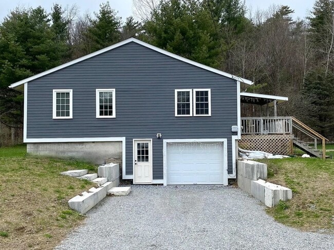 Building Photo - 3 Bedroom Home in Colchester VT Available 7/1!