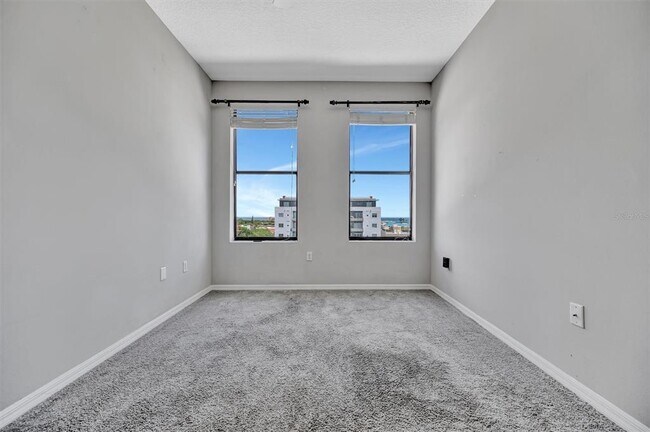 Building Photo - 226 5th Ave N