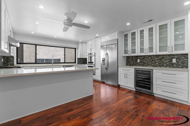 Building Photo - Spacious 5-Bedroom Home with Modern Amenit...
