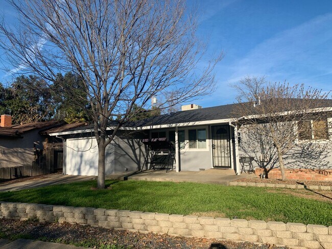 Building Photo - 3 Bedroom, 2 bath home in Chico, Just off the Esplanade, Excellent Location, Large Backyard