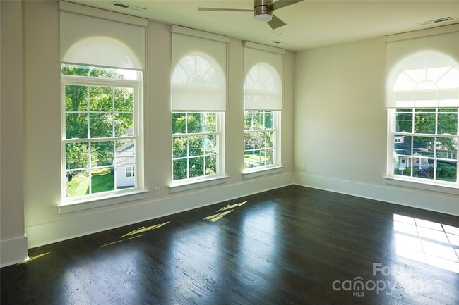 Building Photo - 1003 Parkwood Ave