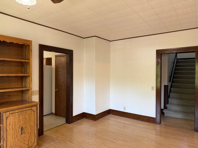Building Photo - 5- Bedroom House for Rent in Chaseburg