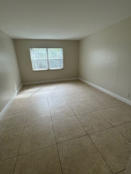 Building Photo - 3101 Oakland Shores Dr