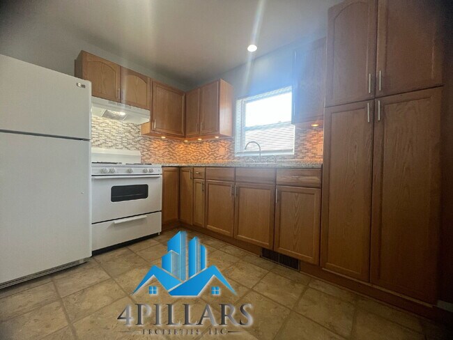 Building Photo - 2612 Vine Ct