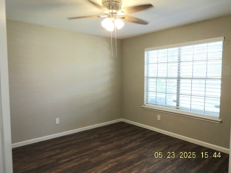 Building Photo - 7252 Mansions Dr