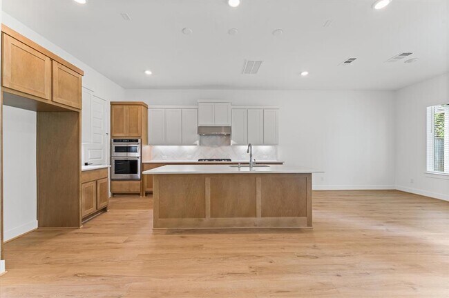 Building Photo - 8222 Sherman Pk Trl