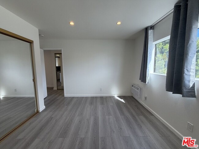 Building Photo - 1531 N Detroit St