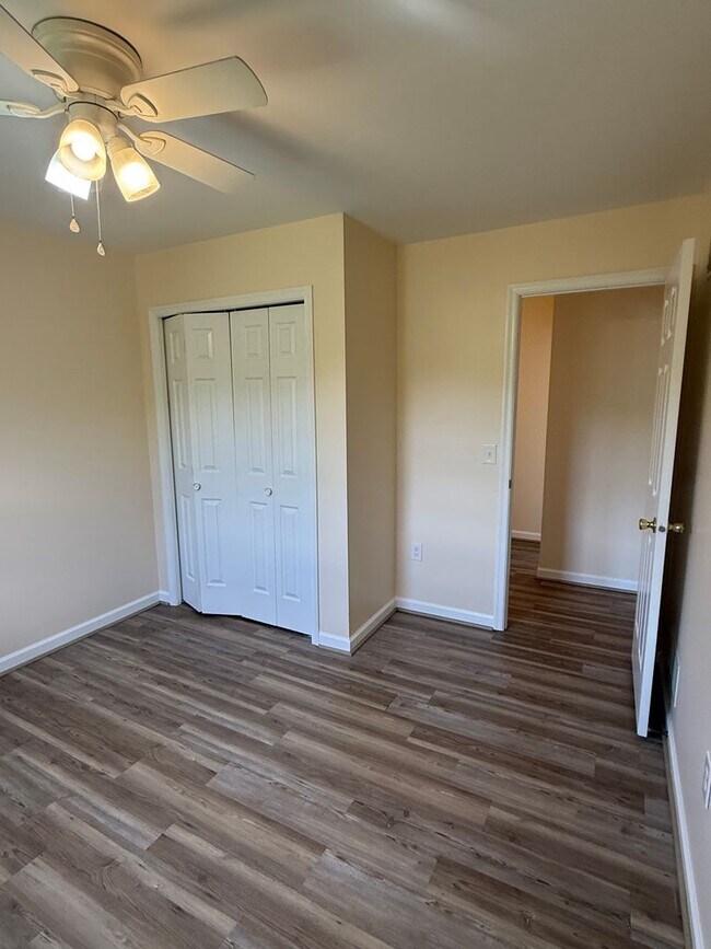 Building Photo - 403 Cindy Dr
