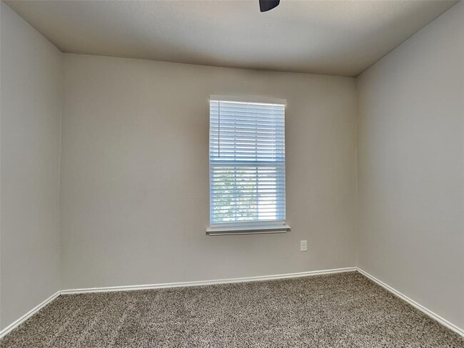 Building Photo - 214 Tallow Trl