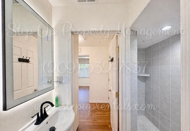 Building Photo - 22622 Twain Harte Dr