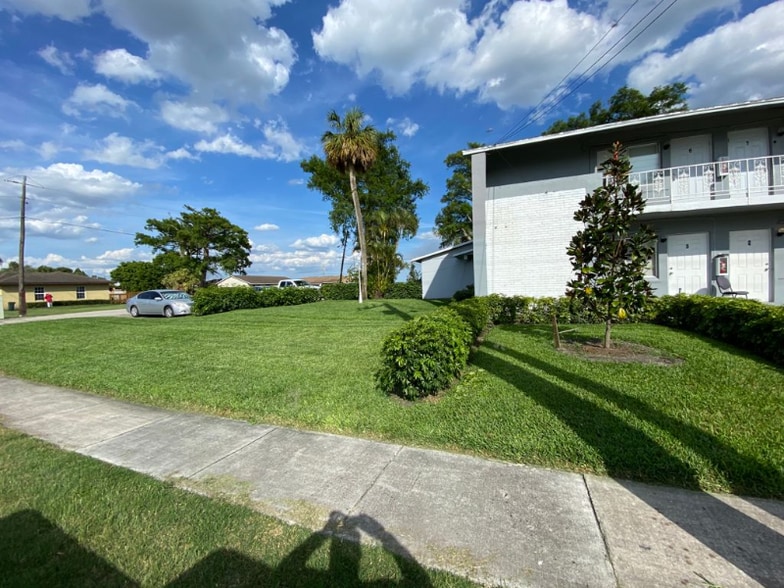 Primary Photo - 37280 Okeechobee Ave
