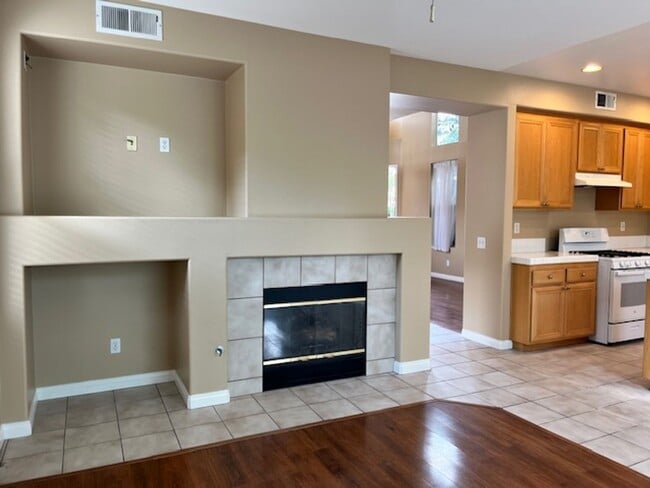 Building Photo - The Meadows Condo in Camarillo