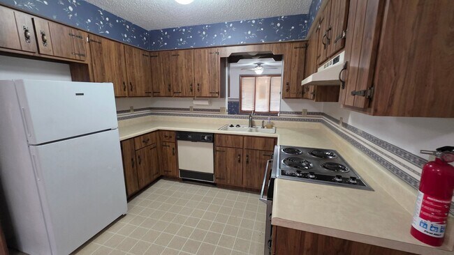 Building Photo - 503 E Redwood St