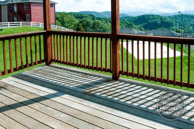 Building Photo - Kensington Meadows - Semi View Downstairs