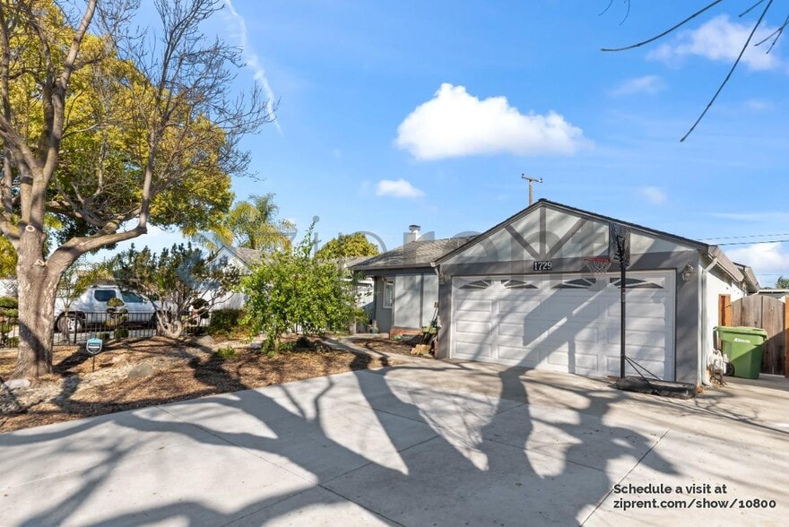 Building Photo - Unit 2
