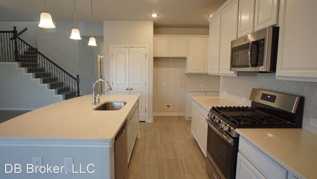 Building Photo - 4 br, 3.5 bath House - 124 Hunters Ranch