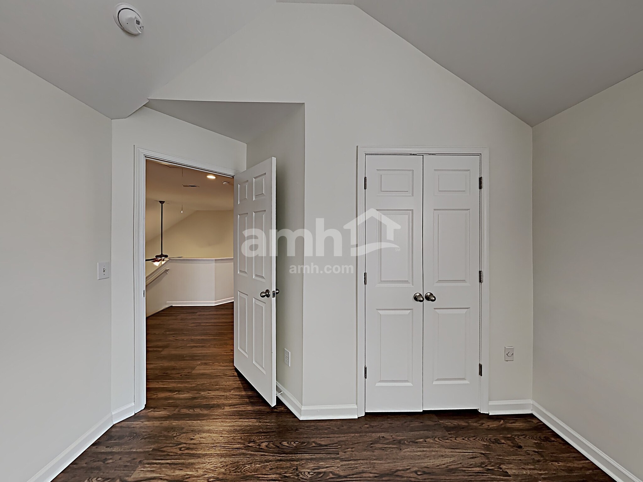 Building Photo - 1568 Pebble Ridge Dr