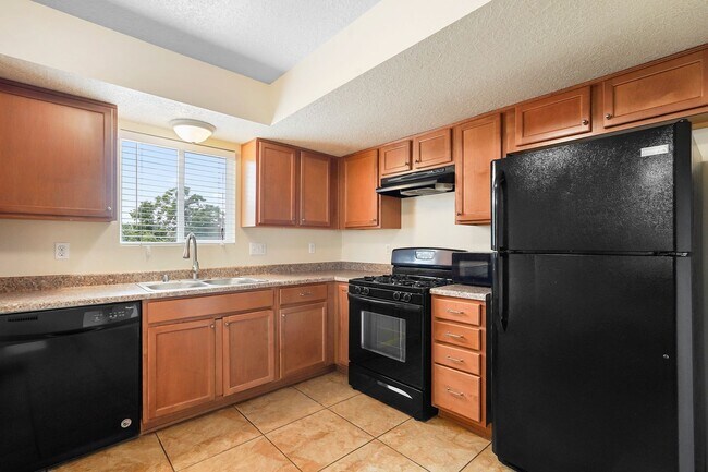 Building Photo - 270 Littler Dr SE