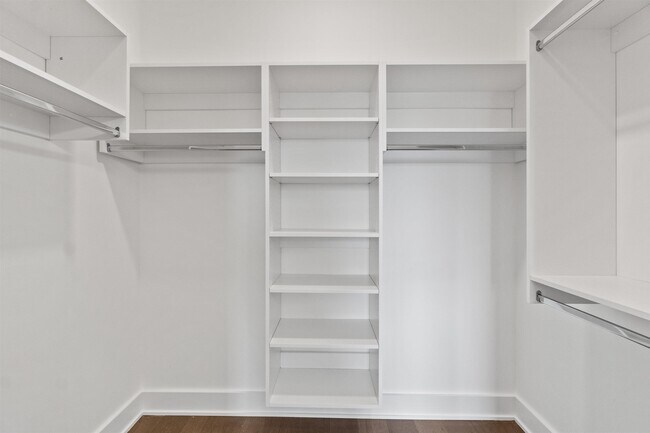 Building Photo - 260 Ave E