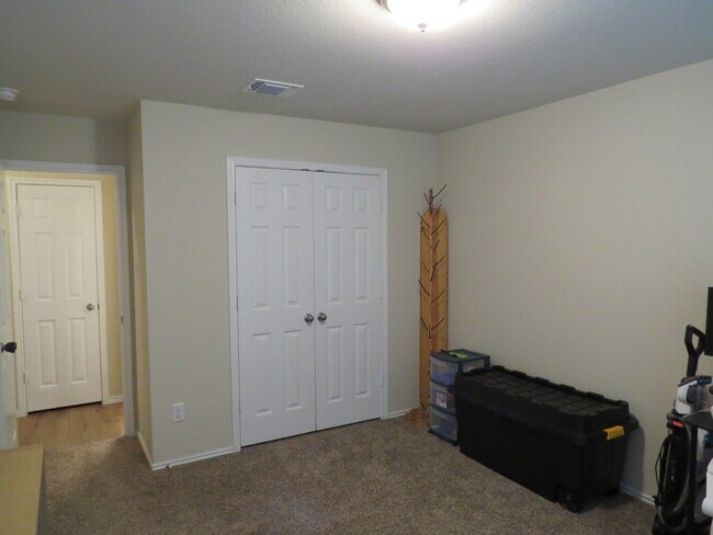 Building Photo - "Charming 3-Bedroom Home with Elegant Gran...