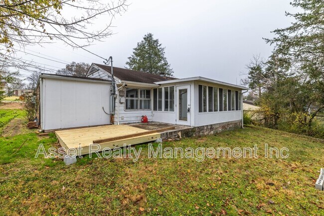 Building Photo - 4520 Nicholas Rd NW