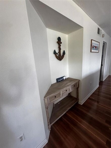 Building Photo - 5557 Sea Forest Dr