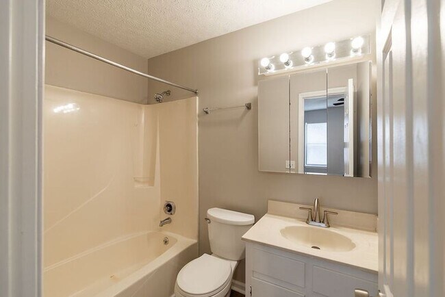 Building Photo - 110 Upland Ct